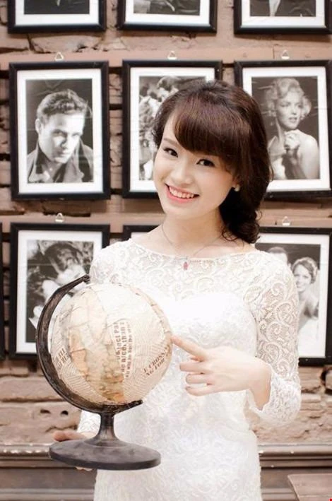 Phùng Bảo Ngọc Vân với huy chương Vàng tại Triển lãm Sáng chế Kỹ thuật Malaysia với phần mềm cải thiện hiệu suất của pin năng lượng mặt trời dưới điều kiện bị che khuất