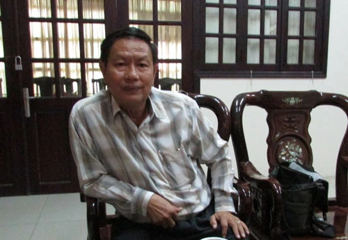 Trưởng ấp huy động người sửa lại lan can cầu bị phá ảnh 3 Trưởng ấp huy động người sửa lại lan can cầu bị phá ảnh 3