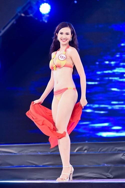 Sái Thị Hương Ly giống ca sĩ Đông Nhi tại Hoa hậu Việt Nam 2016 ảnh 9 Sái Thị Hương Ly cũng từng đoạt giải nhì cuộc thi hát "Giai điệu tuổi hồng"