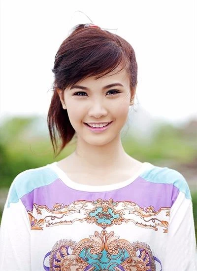Sái Thị Hương Ly giống ca sĩ Đông Nhi tại Hoa hậu Việt Nam 2016 ảnh 7 Hương Ly từng lọt vào top 4 nữ sinh xuất sắc nhất miền Bắc tham dự chung kết toàn quốc và giao lưu văn hóa tại Thái Lan