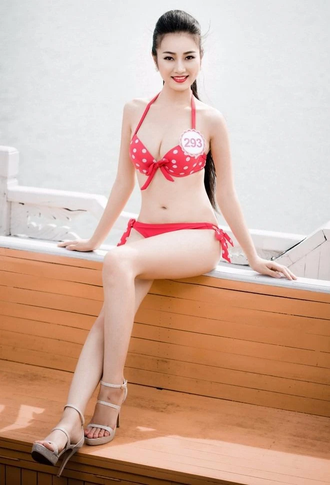 33 người đẹp Hoa hậu Việt Nam mặc bikini gợi cảm ảnh 2 Cô được xem giống Nguyễn Thị Huyền. Người đẹp quê Quảng Nam cao 1,71 m, hiện là sinh viên CĐ Thương mại Đà Nẵng.