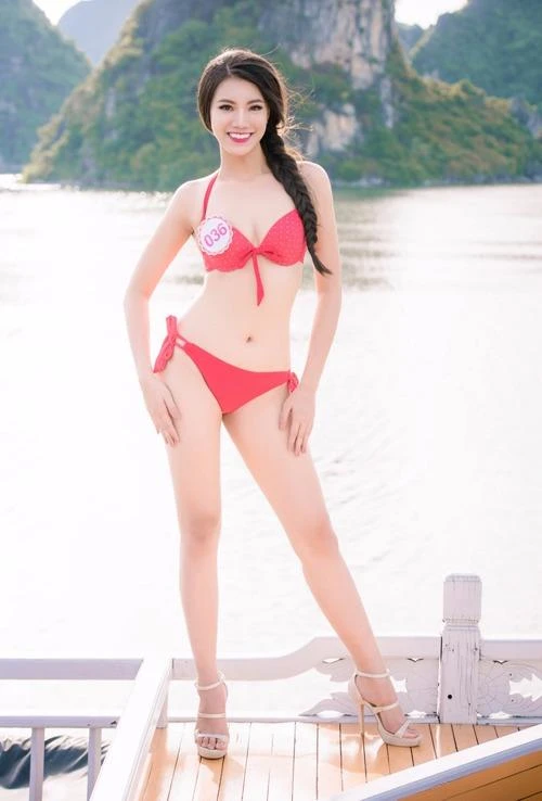 33 người đẹp Hoa hậu Việt Nam mặc bikini gợi cảm ảnh 25 Hoa khôi ĐH Nam Cần Thơ Nguyễn Huỳnh Kim Duyên. Cô cao 1,72 m, nặng 54 kg, số đo ba vòng 84-64-91