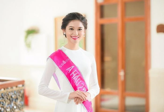 Á hậu 2 Huỳnh Thị Thùy Dung.