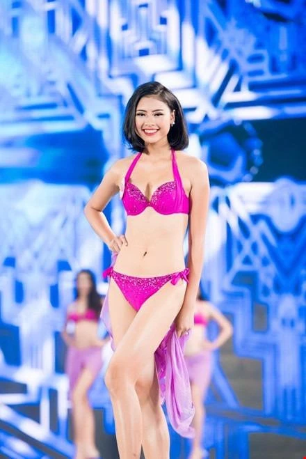 Đào Thị Hà giành giải thưởng phụ Người đẹp Biển trông rất gợi cảm.