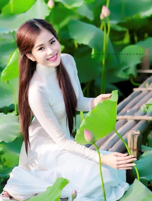Ngoài ra cô còn có khả năng ca hát, nhất là dòng nhạc bolero.