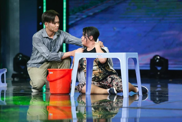Ngọc Hoa đăng quang quán quân 'Học viện danh hài' ảnh 5 Cô nàng trăm ký Ngọc Hoa đăng quang quán quân Học viện danh hài - Ảnh 9.