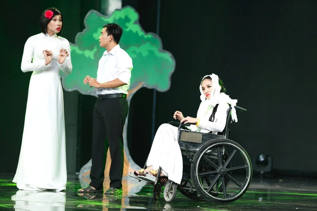 Ngọc Hoa đăng quang quán quân 'Học viện danh hài' ảnh 14 Cô nàng trăm ký Ngọc Hoa đăng quang quán quân Học viện danh hài - Ảnh 11.