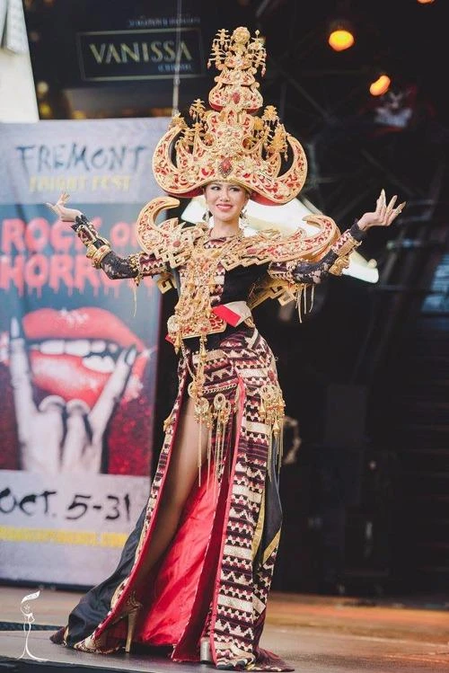 Nguyễn Thị Loan vào tốp 3 Trang phục Dân tộc đẹp nhất ảnh 11 Thí sinh Indonesia giành tốp 1 trang phục dân tộc. Ảnh NGÔI SAO