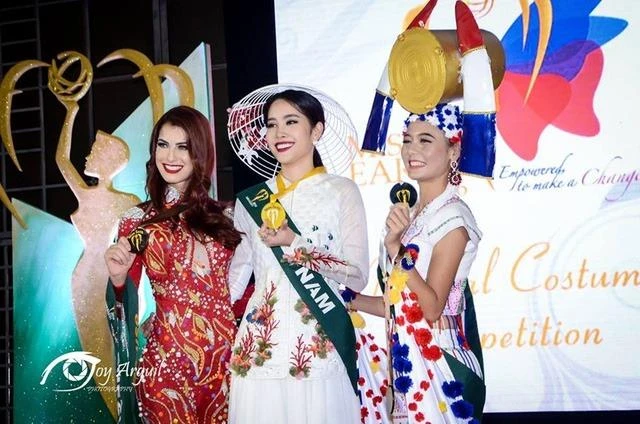 Nam Em giành Vàng Hoa hậu Ảnh.