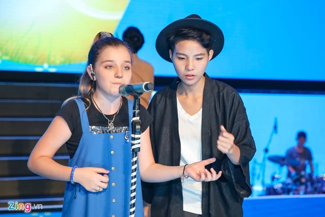 Tối nay, bé nào đoạt quán quân The Voice Kids 2016 ảnh 9 Thi sinh The Voice Kids met moi tap luyen cho dem chung ket hinh anh 6
