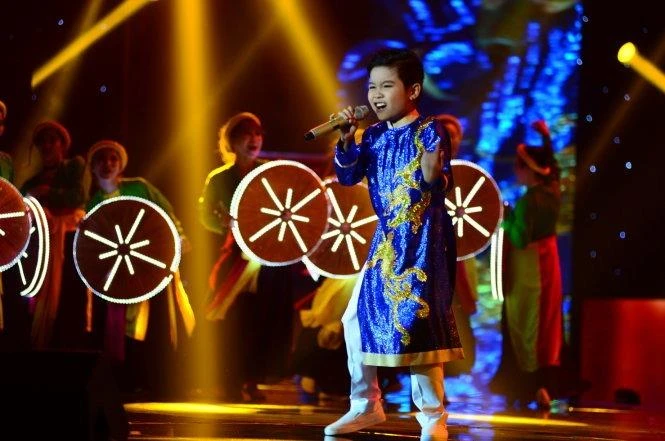 Với 36,09% bình chọn từ khán giả, giọng ca nhí Trịnh Nhật Minh trở thành quán quân Giọng hát Việt nhí 2016. Ba thí sinh còn lại Thụy Bình, Mai Anh và Milana đồng là Á quân. Ảnh TTO