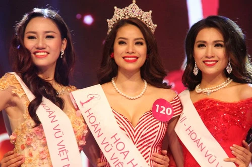 Hoa hậu Phạm Hương, Á hậu 1 Trà My (trái) và Á hậu 2 Lệ Hằng.