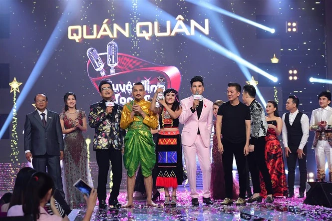 Thạch Sớt - Minh Thảo vui sướng khi giành giải quán quân chương trình 'Tuyệt đỉnh song ca' /// Ảnh: BTC