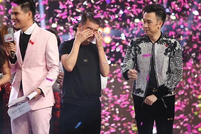 Học trò Mr Đàm đăng quang 'Tuyệt đỉnh song ca' ảnh 4 Mr. Dam bat khoc khi soai ca tho ho thang 500 trieu dong hinh anh 3