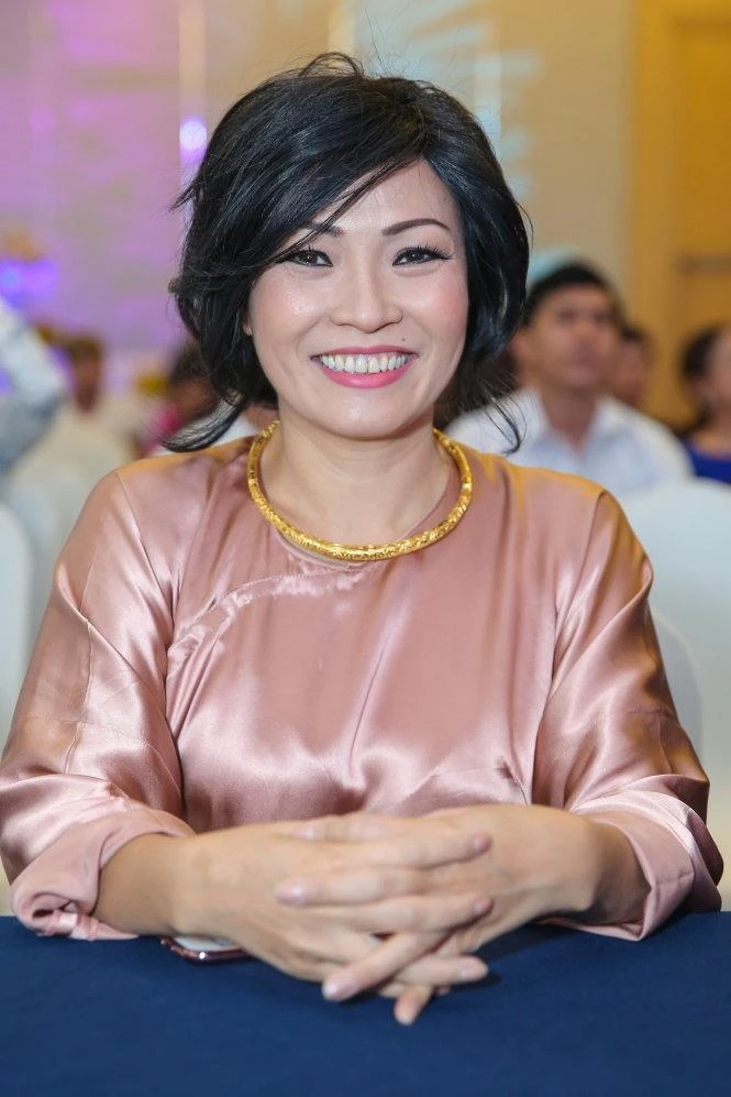 Nam Em gọi NSƯT Hữu Châu bằng ...ba ảnh 6 Sau nhiều năm vắng bóng điện ảnh, ca sĩ Phương Thanh vào vai “cai quản hội chị em”. Ảnh TTO