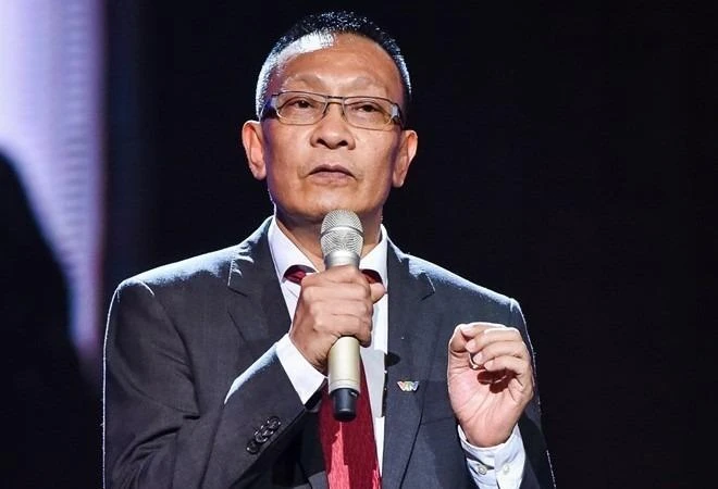 Nhà báo Lại Văn Sâm lần đầu dẫn một đêm nhạc bán vé. Ảnh: Zing