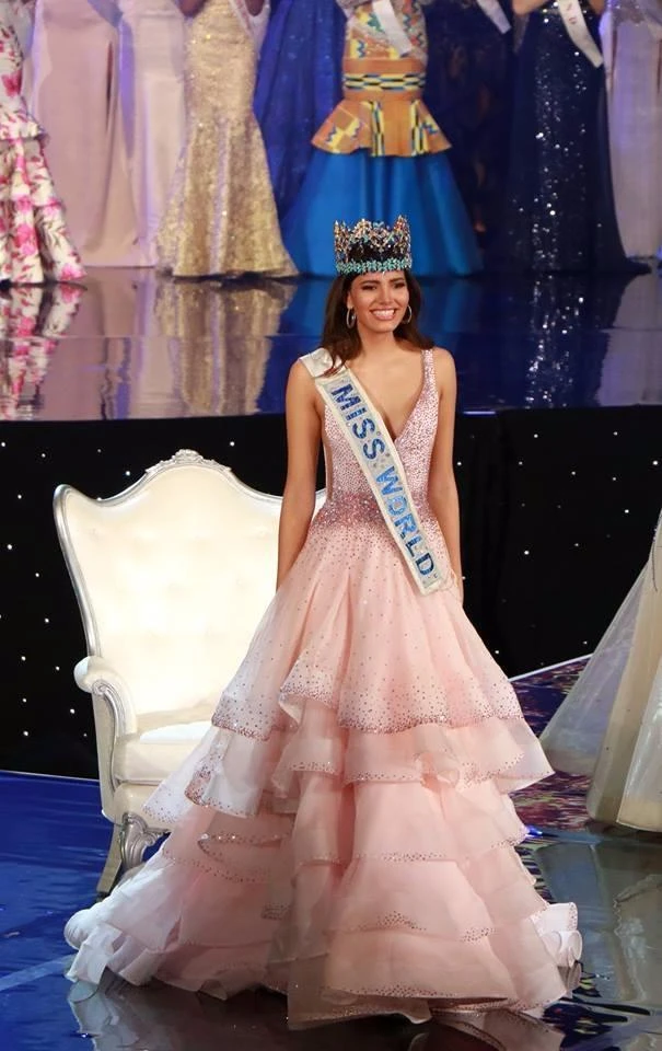 Hoa hậu Stephanie Del Valle của Puerto Rico sinh năm 1996 