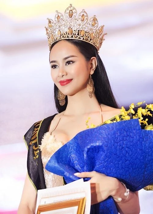 Người đẹp đăng quang "Gương mặt Sân khấu, Điện ảnh triển vọng 2016". Ảnh Ngôi sao