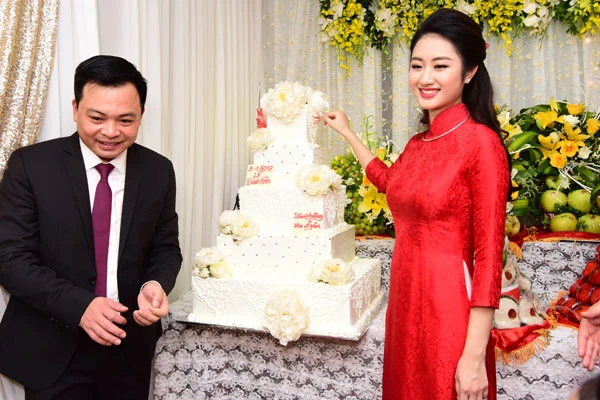 truc-tiep-le-an-hoi-hoa-hau-thu-ngan-13