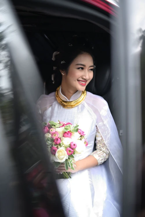 Đại gia lái siêu xe hơn 10 tỷ đón Hoa hậu Thu Ngân