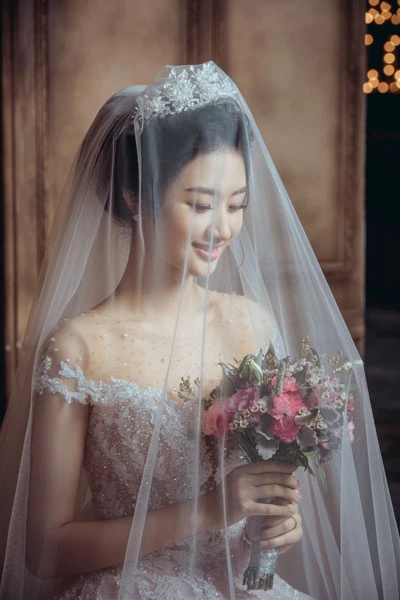 Hoa hậu Thu Ngân đẹp lộng lẫy.
