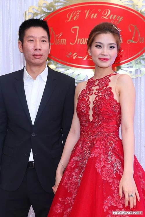 Chồng á hậu tên Xuân Du, là doanh nhân giàu có người Hà Nội nhưng chủ yếu làm việc tại Ba Lan. 