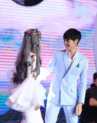 cao-ba-hung-dang-quang-sing-my-song-mua-dau-tien-1