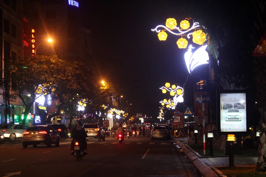 Đà Nẵng rực rỡ sẵn sàng đón xuân ảnh 10