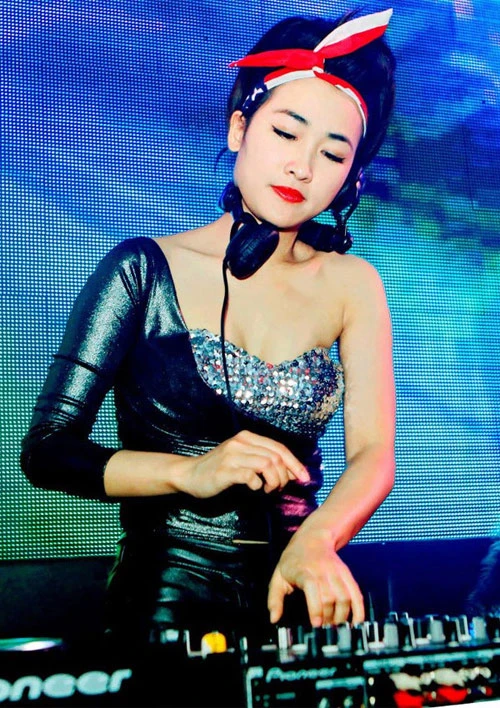 Năm Dậu với nữ nghệ sĩ cầm tinh con Gà ảnh 22 17 ngôi sao tuổi Dậu nổi tiếng nhất showbiz Việt - 7