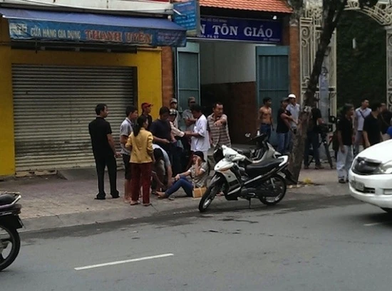 Những sao Việt suýt chết vì tai nạn xe hơi ảnh 12 Sáng 26/8/2014, khi chạy xe tới địa điểm quay phim, chiếc xe của Thanh Hằng bất ngờ gây tai nạn khiến 1 người phụ nữ bị thương nặng ở chân phải.