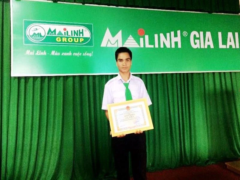 Tài xế taxi trả lại hơn 100 triệu đồng cho khách ảnh 1 Tài xế taxi trả lại hơn 100 triệu đồng cho khách ảnh 1
