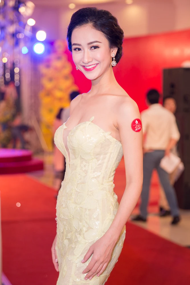 Á hậu Hà Thu
