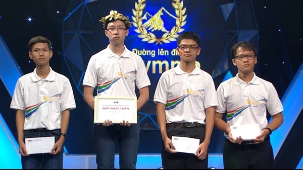 Nhật Minh giành vòng nguyệt quế với số điểm kỷ lục: 400.