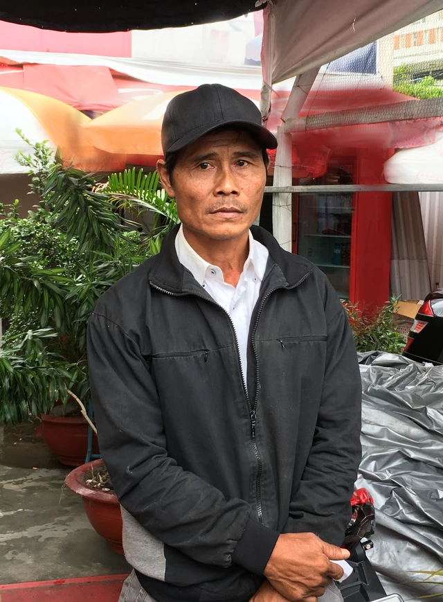 Nhờ thi xiếc trên THVL1, cha tìm được con sau 17 năm ảnh 2 Ông Nguyễn Văn Hoàng lặn lội đi tìm con trai Nguyễn Văn Việt (Minh Long) sau khi xem chương trình Kỳ tài lộ diện và nhận ra đây là con trai ông đã thất lạc suốt 17 năm qua.