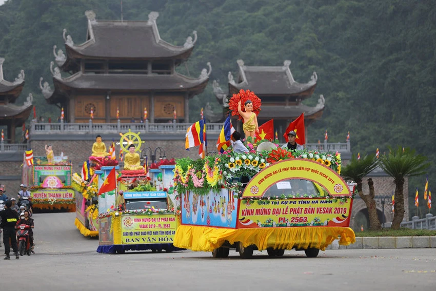 Lần thứ 3 Việt Nam đăng cai Đại lễ Vesak 2019 ảnh 5 Rưá»c 400 xe hoa mừng Äại lá»
Pháºt Äản Vesak 2019