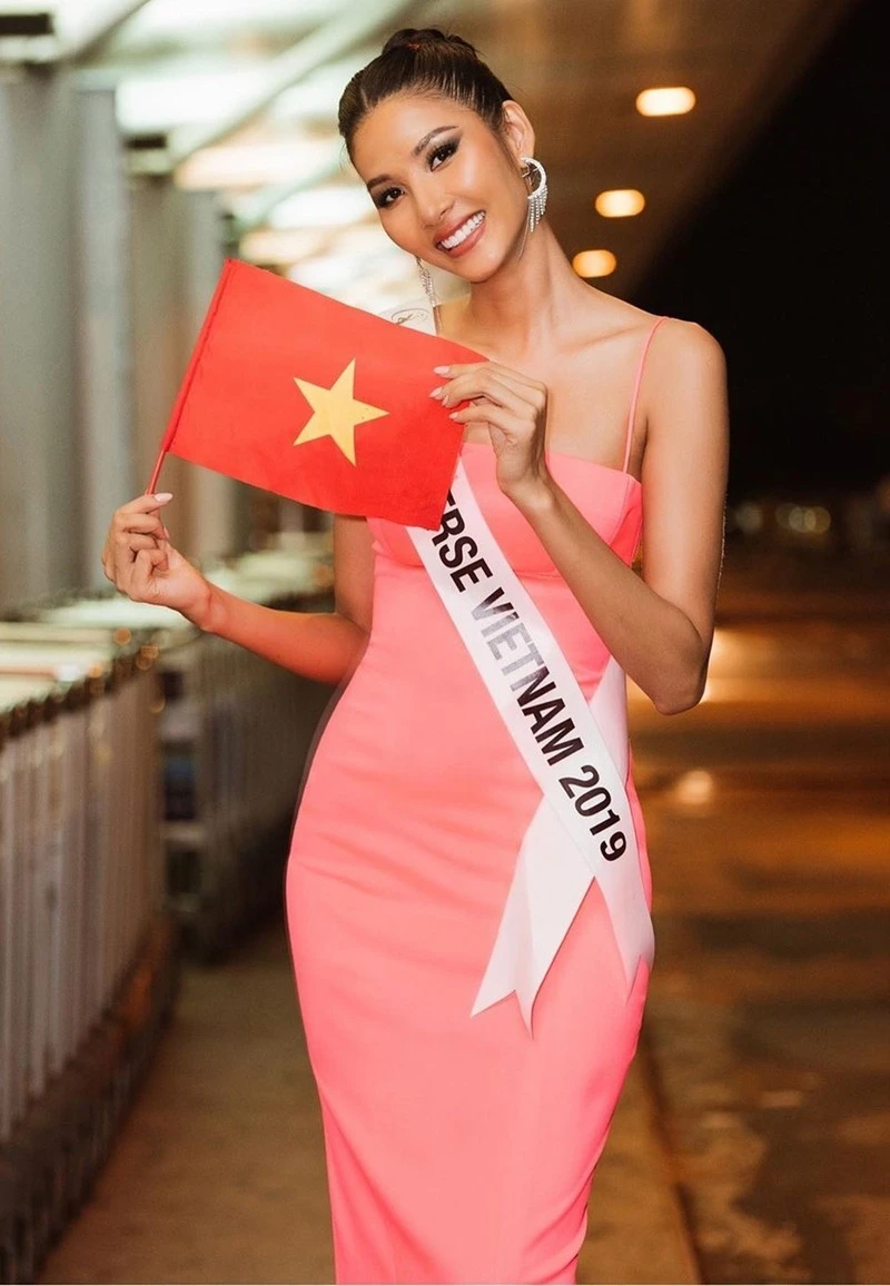 <a href='https://plo.vn/tu-khoa.html?q=Hoàng Thùy' title='Hoàng Thùy'>Hoàng Thùy</a> đã chính thức sang Mỹ thi Miss Universe 2019 - ảnh 1