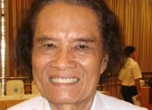 Nhà báo Trần Thanh Phương bán sách làm từ thiện