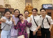 Trấn Thành chúc mừng NSƯT, danh hài Hoài Linh tròn tuổi 50