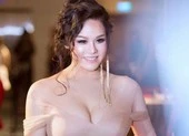Nhật Kim Anh ngày càng gợi cảm