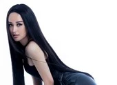 Mai Phương Thúy bất ngờ lột xác nóng bỏng trong trang phục đen