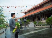 Ca sĩ Quang Dũng tặng chùa 15.000 album về mẹ nhân mùa Vu Lan