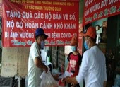Bình Tân: 1.100 phần quà đến tay người nghèo bán vé số