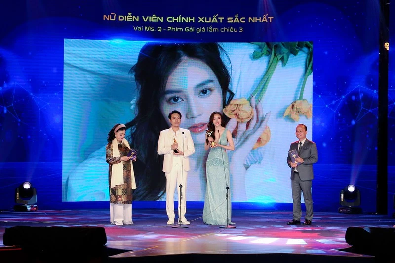 Tường Vi, Chi Pu, Ninh Dương Lan Ngọc thắng lớn đầu năm 2021 ảnh 6 Chi Pu, Ninh Dương Lan Ngọc đại thắng tại Ngôi sao xanh 2020 - ảnh 1