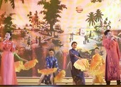 Đan Trường, Phi Nhung phục vụ miễn phí dịp Giỗ Tổ Hùng Vương 