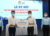 Ca sĩ Đàm Vĩnh Hưng bảo trợ học tập cho 100 trẻ em mồ côi 