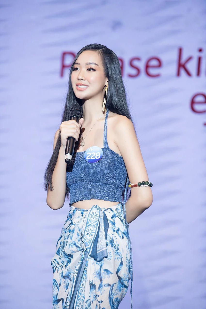 Cô tiếp tục vào top 5 Người đẹp Tài năng phần thi Thuyết trình Cô tiếp tục vào top 5 Người đẹp Tài năng phần thi Thuyết trình