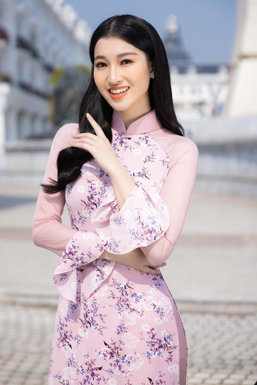 Một số khán giả ưu ái gọi Phương Nhi là "Thần tiên tỷ tỷ" Một số khán giả ưu ái gọi Phương Nhi là "Thần tiên tỷ tỷ"