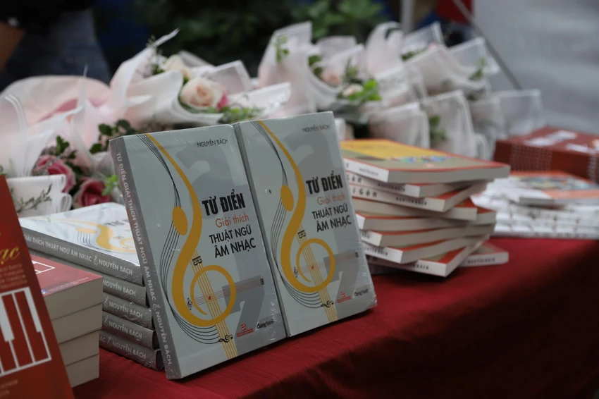 Công trình Từ điển giải thích thuật ngữ âm nhạc của ông chắc chắn đáp ứng được nhu cầu tham khảo, tìm hiểu về các mục từ âm nhạc cho giới chuyên môn cũng như người yêu nhạc trên cả nước. Công trình Từ điển giải thích thuật ngữ âm nhạc của ông chắc chắn đáp ứng được nhu cầu tham khảo, tìm hiểu về các mục từ âm nhạc cho giới chuyên môn cũng như người yêu nhạc trên cả nước.