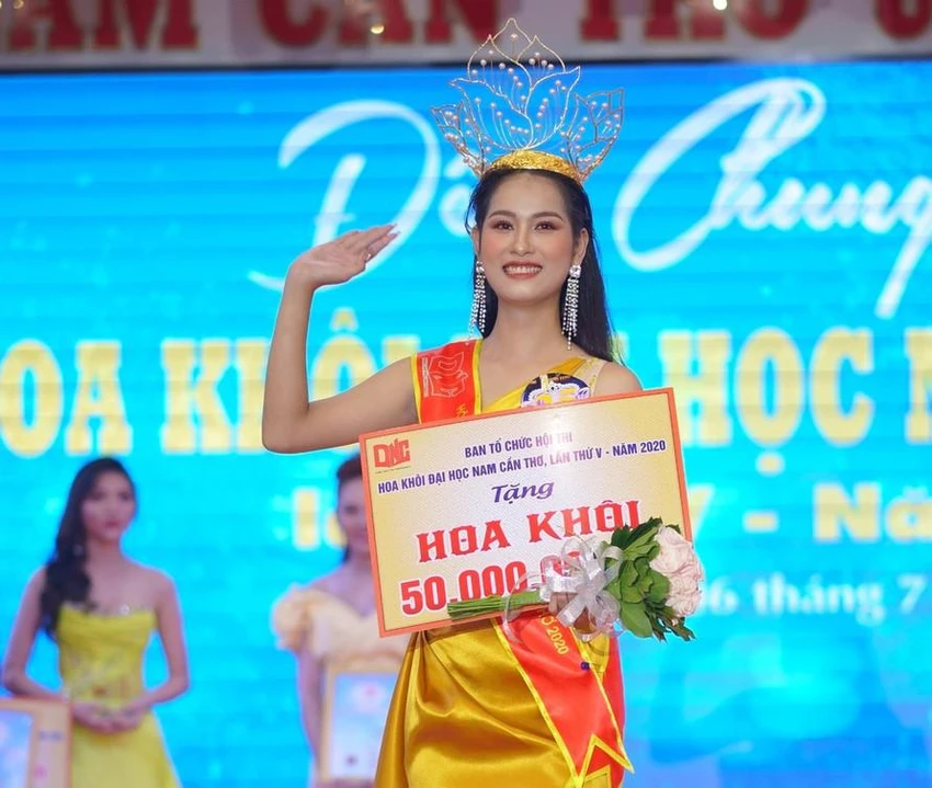 Nữ sinh 19 tuổi đoạt Hoa khôi Sinh Viên 2020 Đại học Nam Cần Thơ. Nữ sinh 19 tuổi đoạt Hoa khôi Sinh Viên 2020 Đại học Nam Cần Thơ.