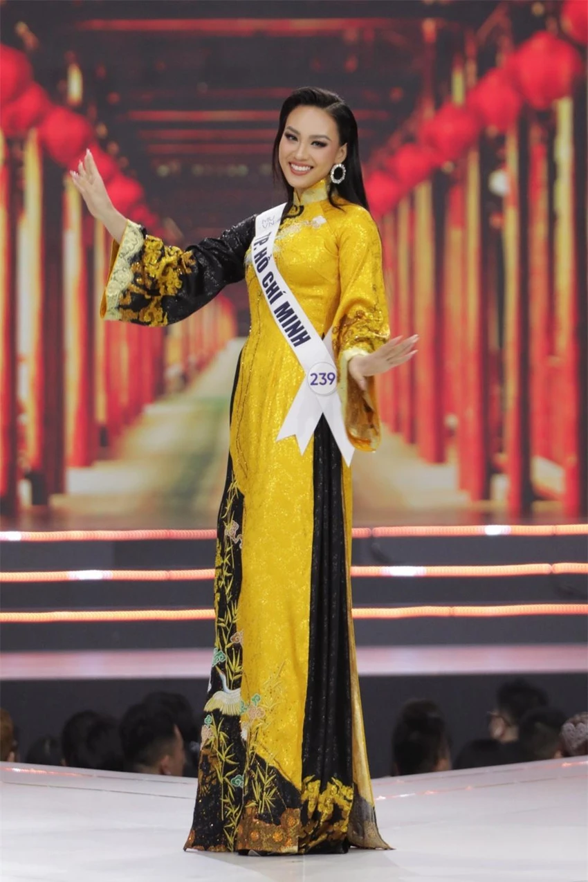 3. Nguyễn Võ Ngọc Anh (SBD 239, sinh năm 2003). Cô là 1 trong những thí sinh nhỏ tuổi nhất cuộc thi 3. Nguyễn Võ Ngọc Anh (SBD 239, sinh năm 2003). Cô là 1 trong những thí sinh nhỏ tuổi nhất cuộc thi